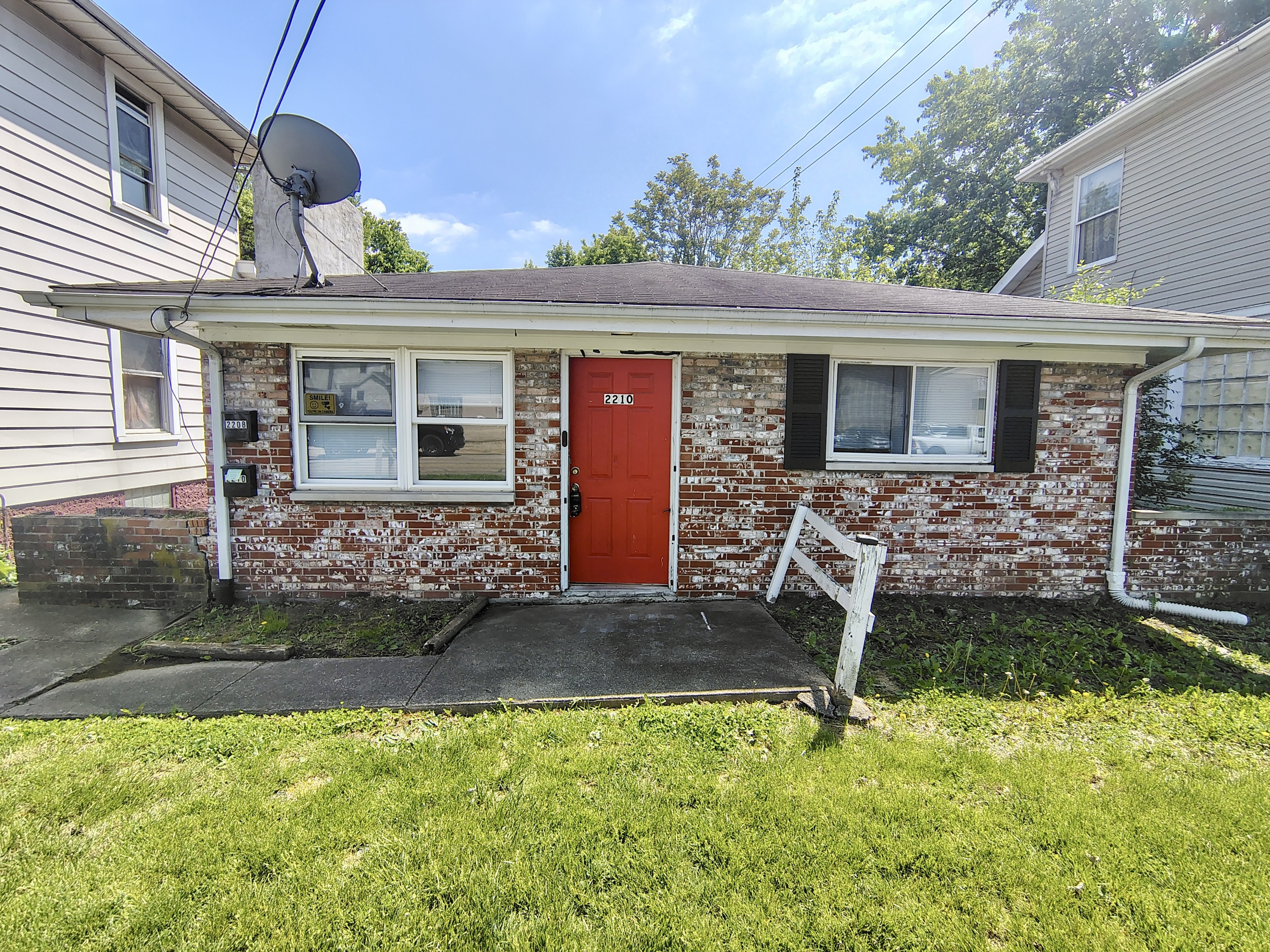 2208-2210 Woodlawn Ave, Unit 2210